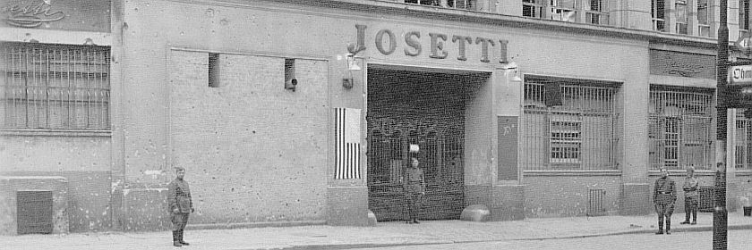 Werkstor von Josetti mit Rotarmisten