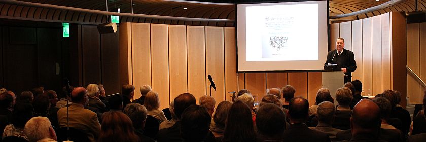 Gut gefüllter Goldberger-Saal zum historischen Vortrag "Zeitungsstadt Berlin" (Bild: BBWA)
