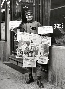 Zeitungsvielfalt auf Berlins Straßen (Bild: Unternehmensarchiv der Axel Springer SE)