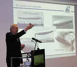 Dr. Carl-Heinrich von Gablenz bei seinem Vortrag zur Leichter-als-Luft-Technologie (Foto: BBWA)