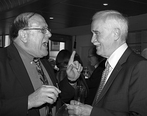 Gespräch mit Hubertus Erlen (Schering, r.) (Foto: BBWA)